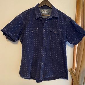 Men’s Wrangler button down shirt